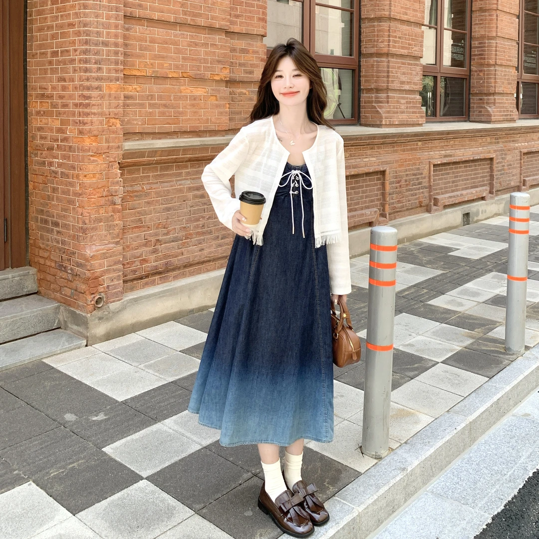 设计感显瘦减龄百搭套装裙女早秋新款超洋气开衫牛仔吊带裙两件套