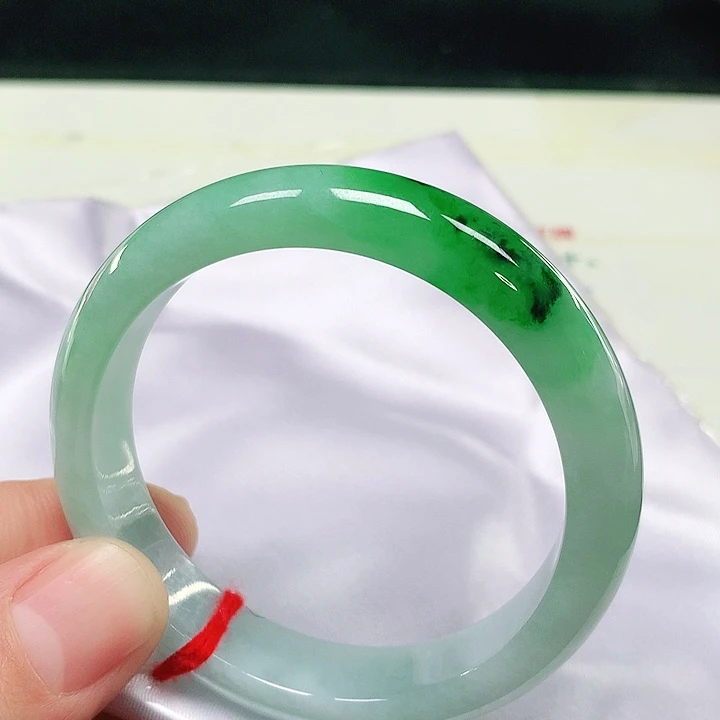 翡翠手镯未镶嵌翡翠手镯未镶嵌