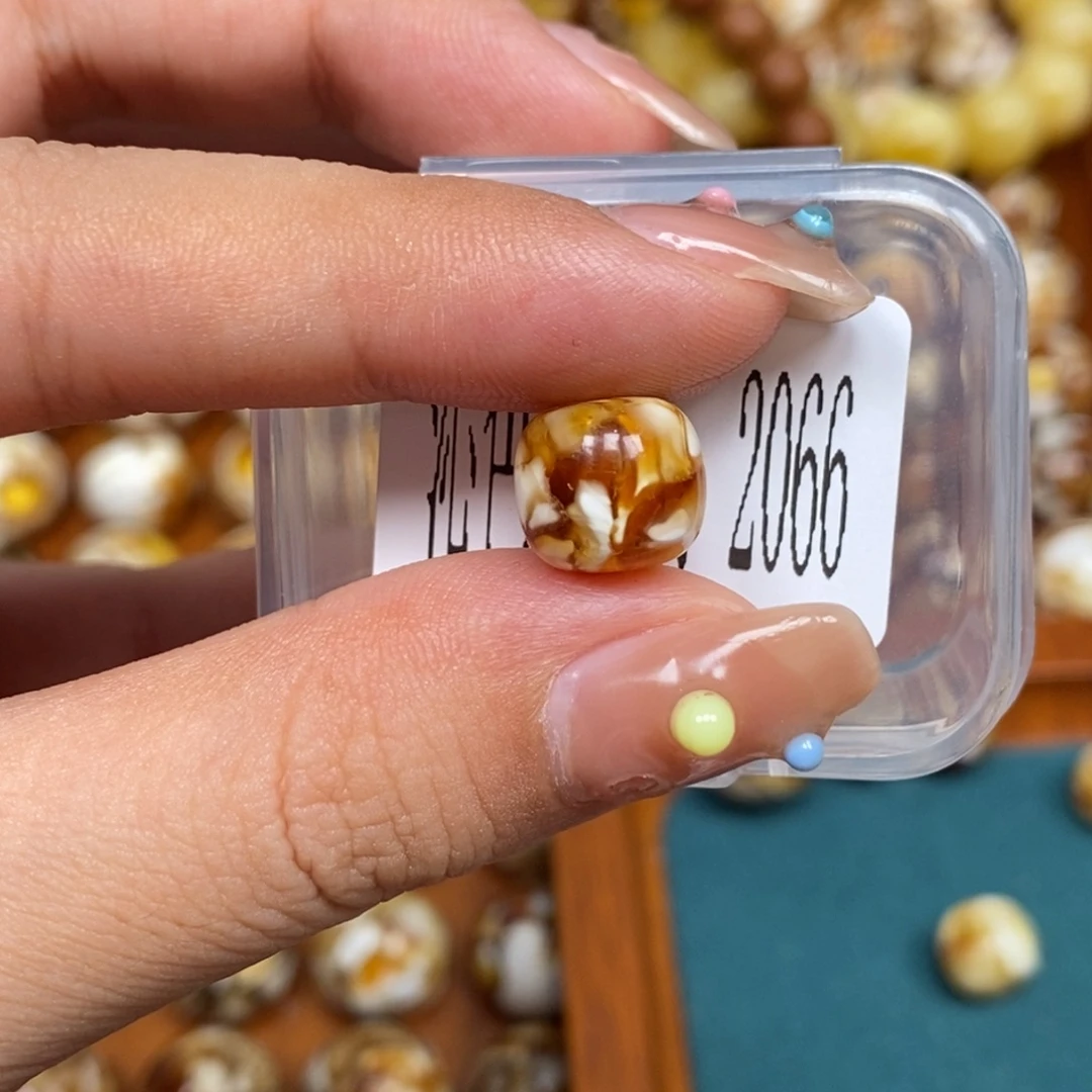 沁色蜜蜡未镶嵌2066