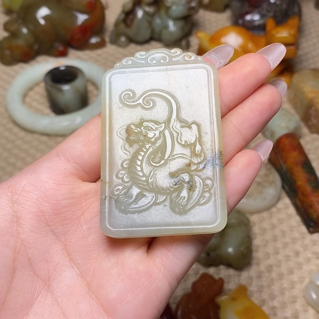 未镶嵌蛇纹石玉颈饰
