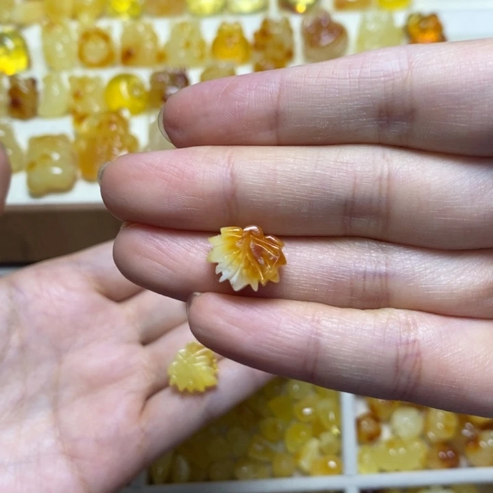 琥珀未镶嵌裸石枫叶
