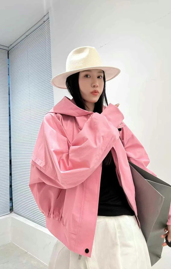 【琦琦】25款欧货设计感带帽粉色冲锋衣