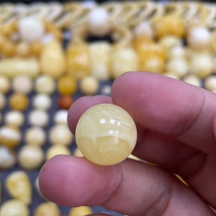 蜜蜡未镶嵌裸石15.8mm