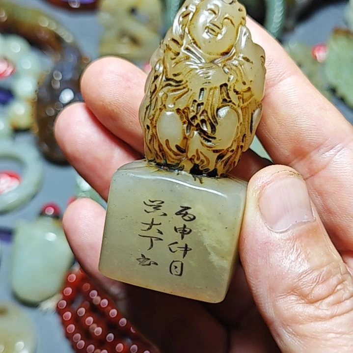 颈饰未镶嵌透闪石质玉