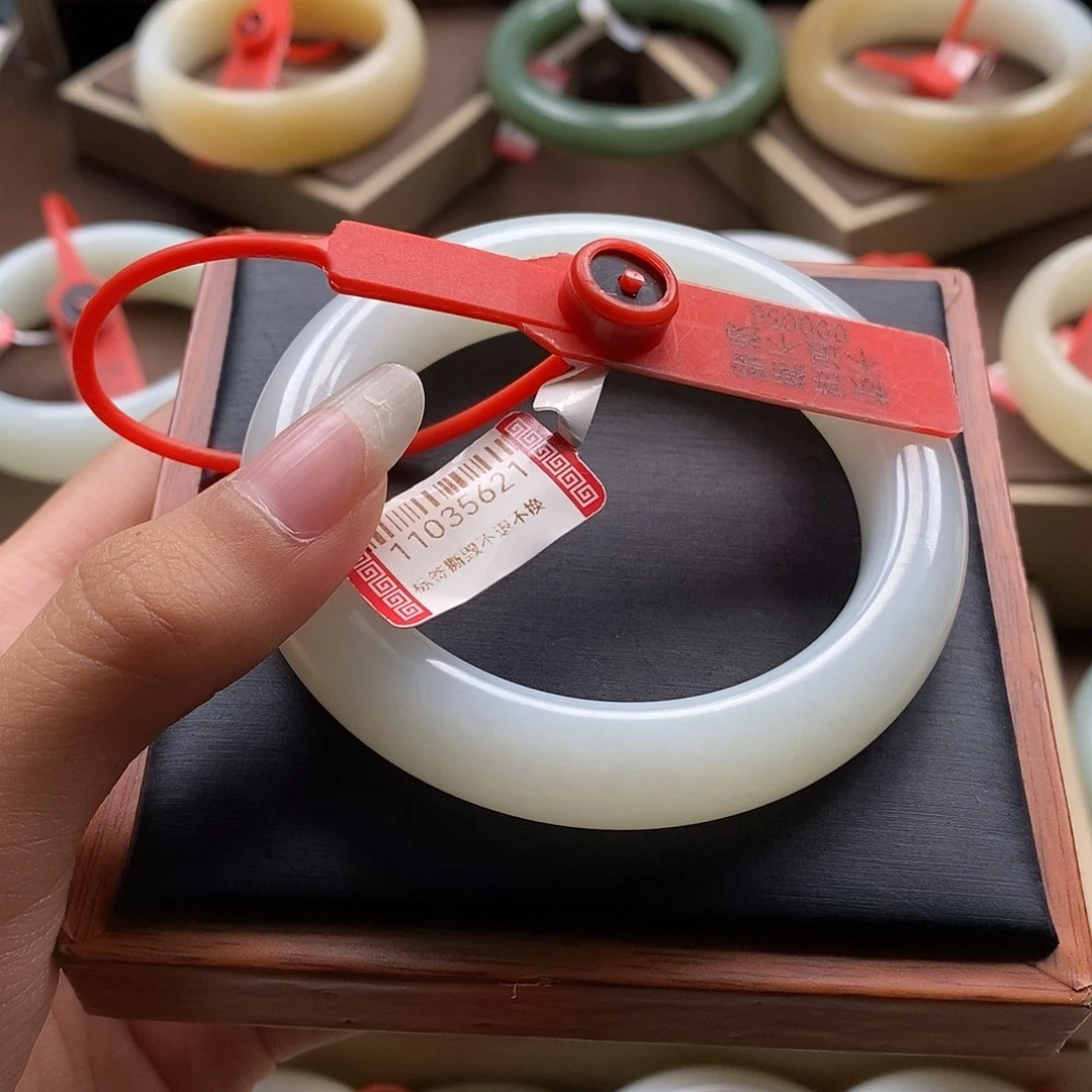 未镶嵌手镯和田玉午****