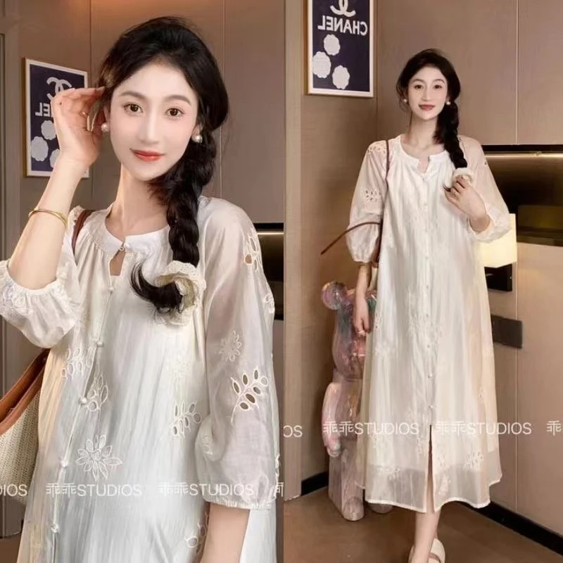 时髦孕妇装高级连衣裙夏款设计感遮肚圆领时尚刺绣蕾丝白色连衣裙