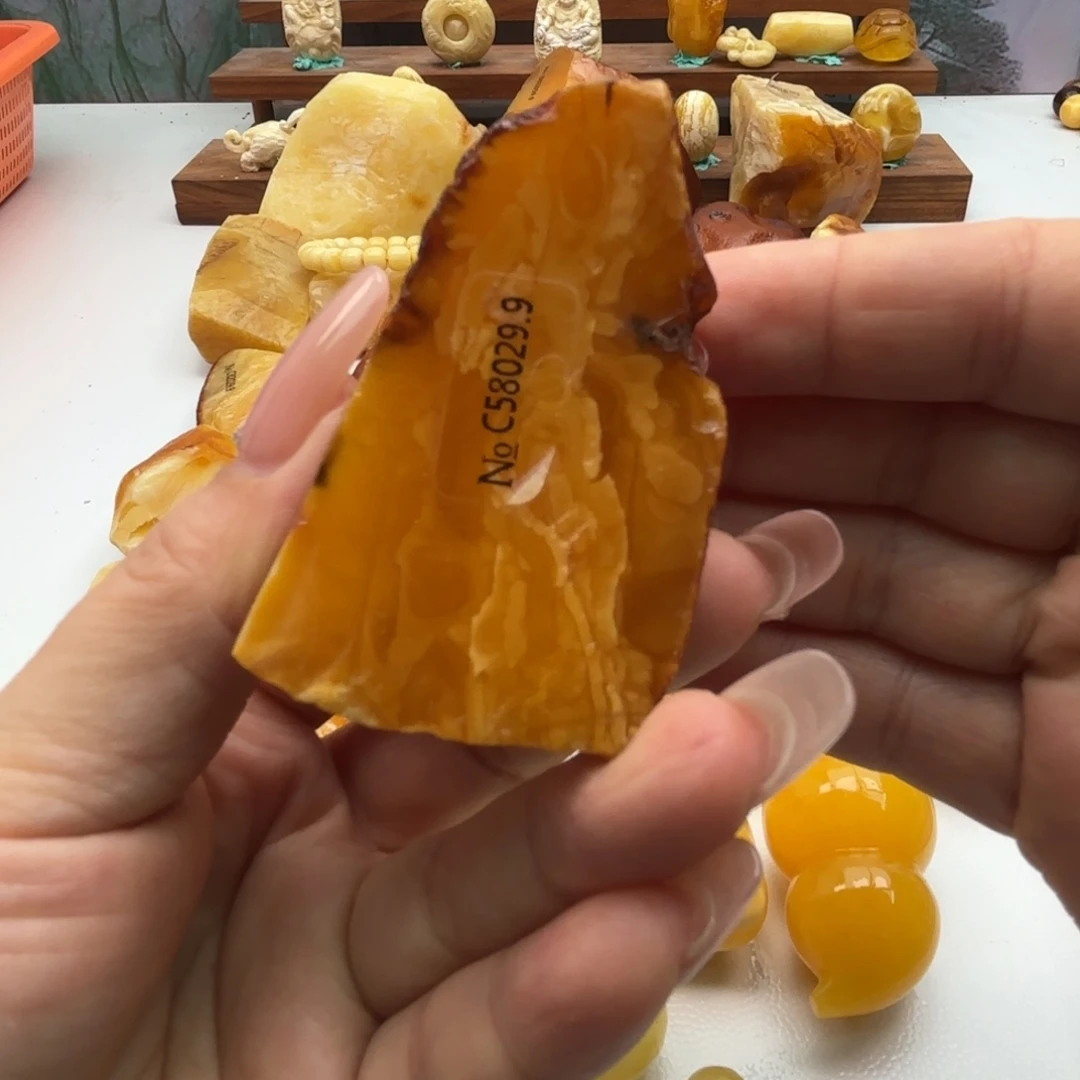 高***凡定制琥珀未镶嵌琥珀
