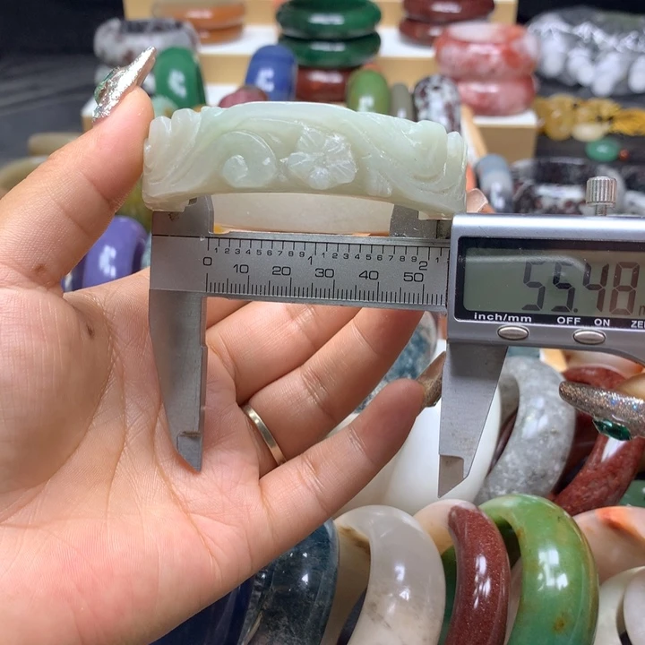 未镶嵌手镯石英质玉