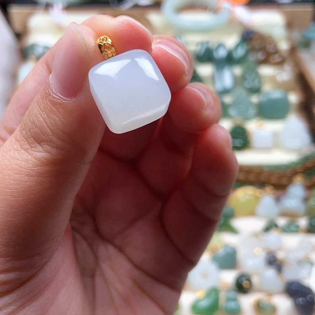 吊坠(不含链)18K金镶嵌和田玉