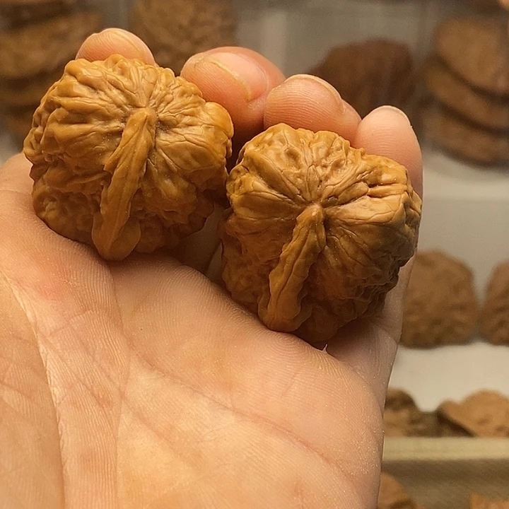 吊坠桃核蛤蟆头一根筋