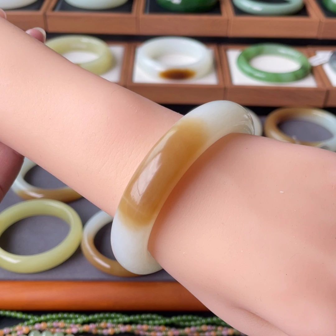 和田玉手镯未镶嵌