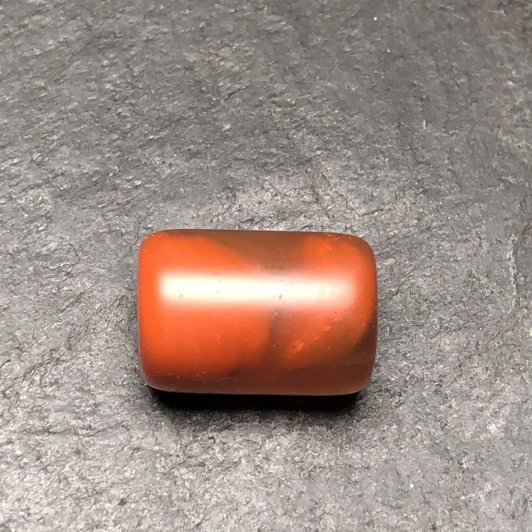 原矿川料南红玛瑙纯手工打磨尺寸16.2x11毫米，有裂