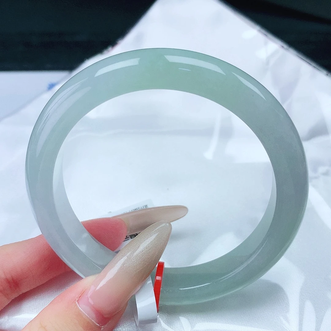 翡翠手镯未镶嵌55圈