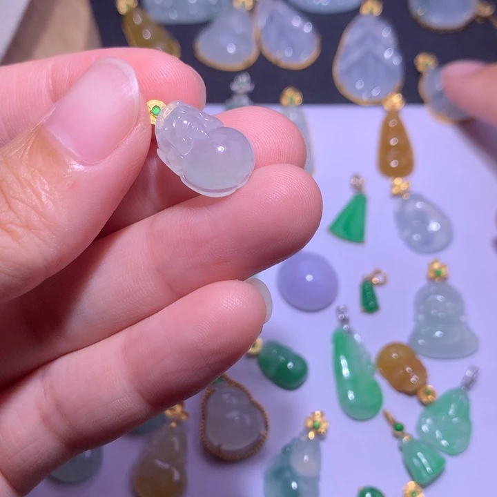 颈饰18K金镶嵌翡翠翡翠