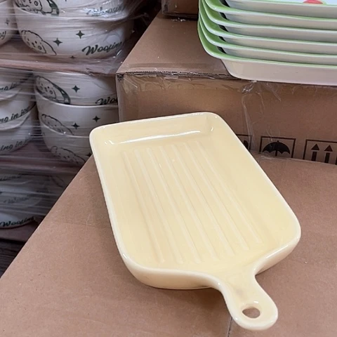 微瑕，长23，宽15，高度3奶油黄