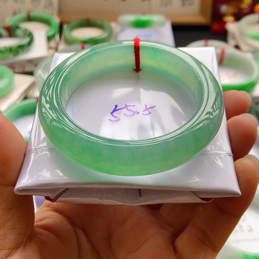 未镶嵌手镯翡翠手镯