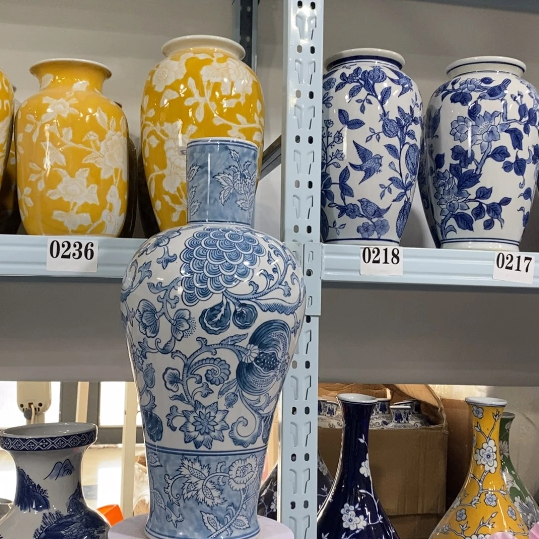 摆件花瓶楼一个花瓶摆件