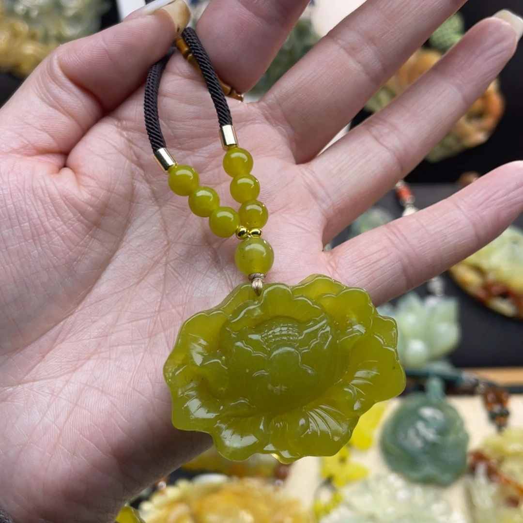 蛇纹石玉未镶嵌颈饰