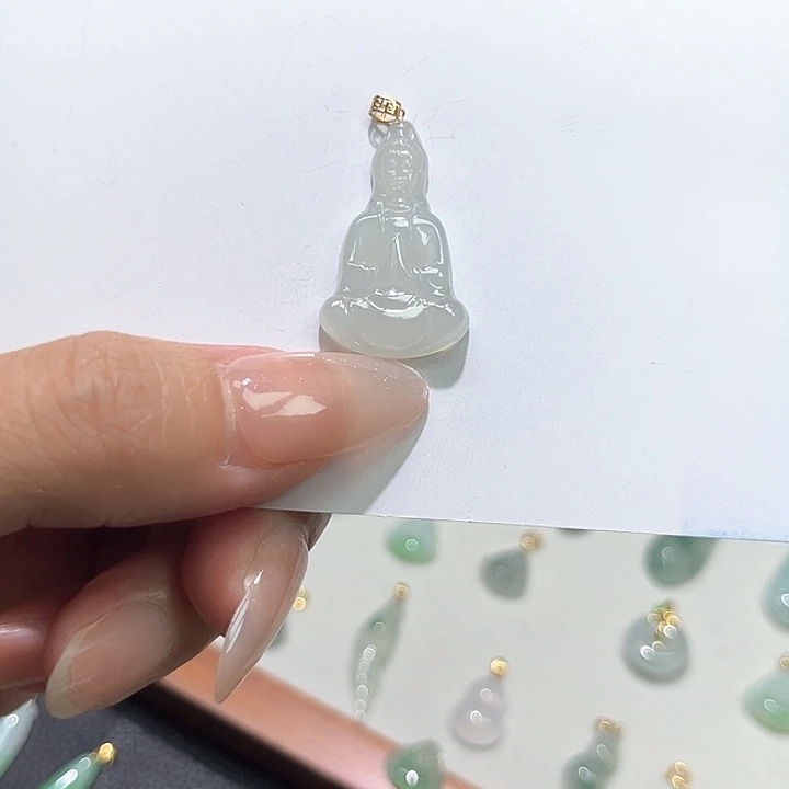 颈饰18K金镶嵌翡翠
