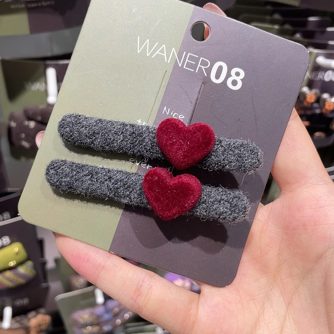 布艺非金属灰色红爱心鸭架