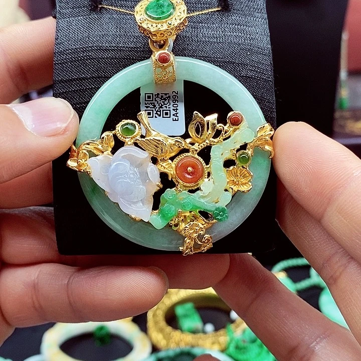 翡翠颈饰未镶嵌吊坠