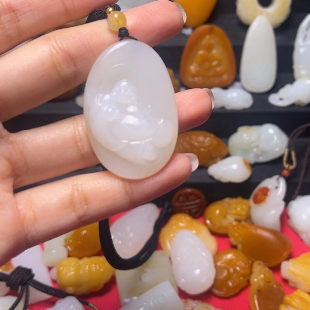 和田玉颈饰未镶嵌天***情