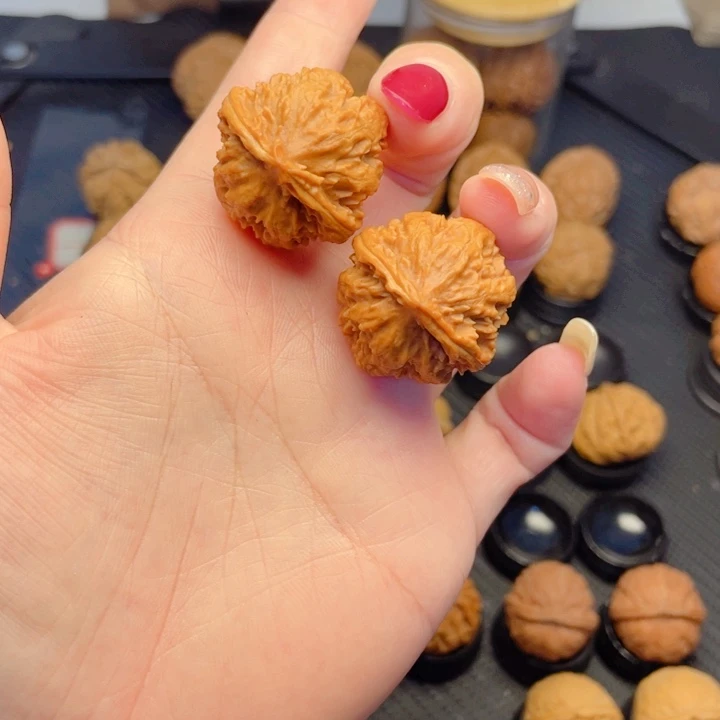 阿***东把件文玩核桃佛手