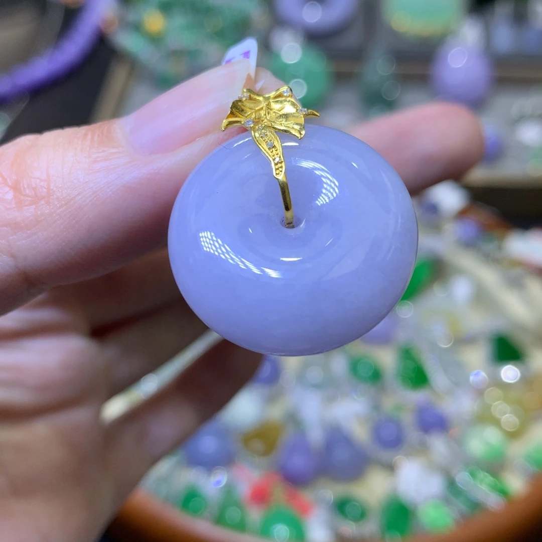 颈饰18K金镶嵌翡翠