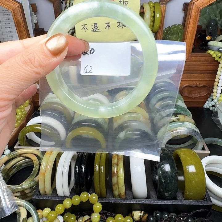 娇***毛未镶嵌蛇纹石玉手镯