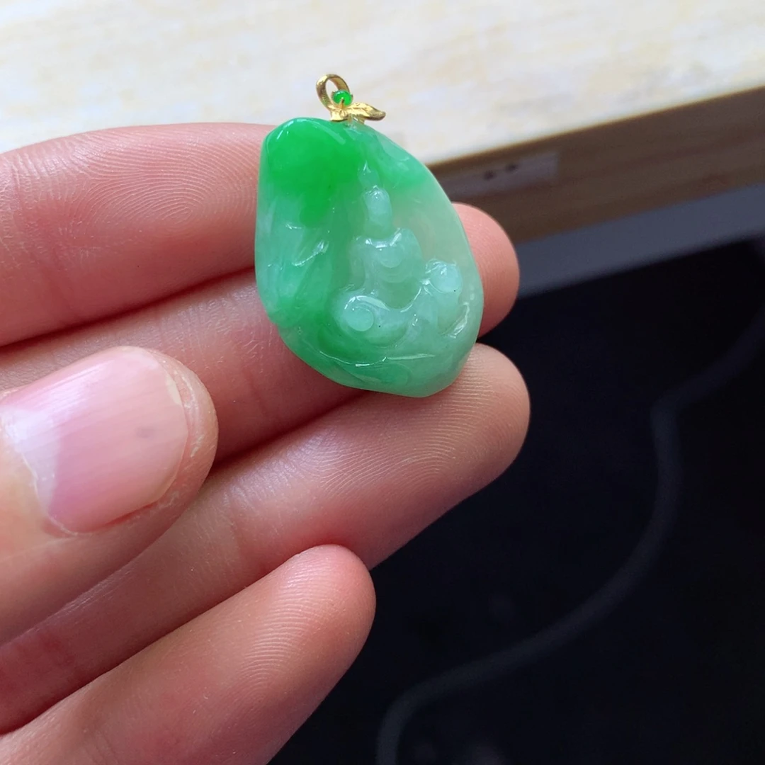 翡翠颈饰18K金镶嵌吊坠