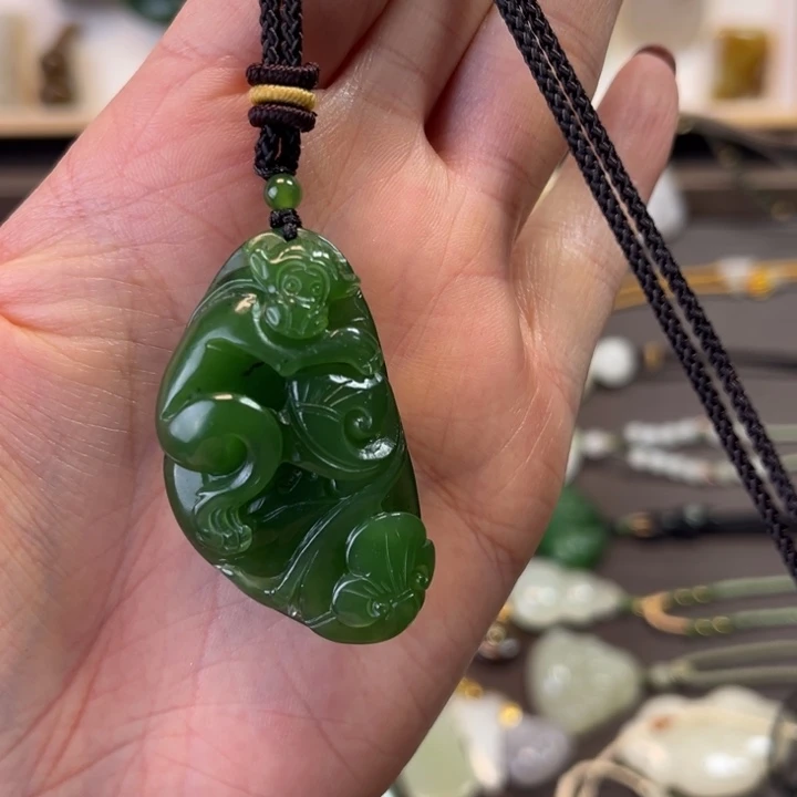 和田玉未镶嵌颈饰碧玉猴子