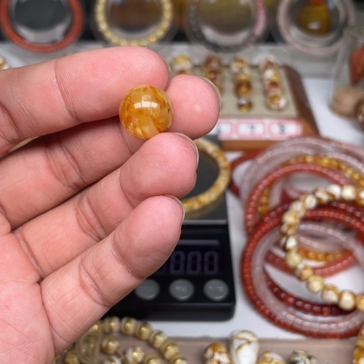 他***.琥珀未镶嵌裸石26号