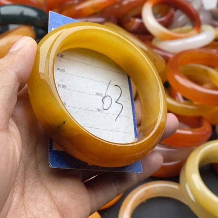 未镶嵌手镯石英质玉