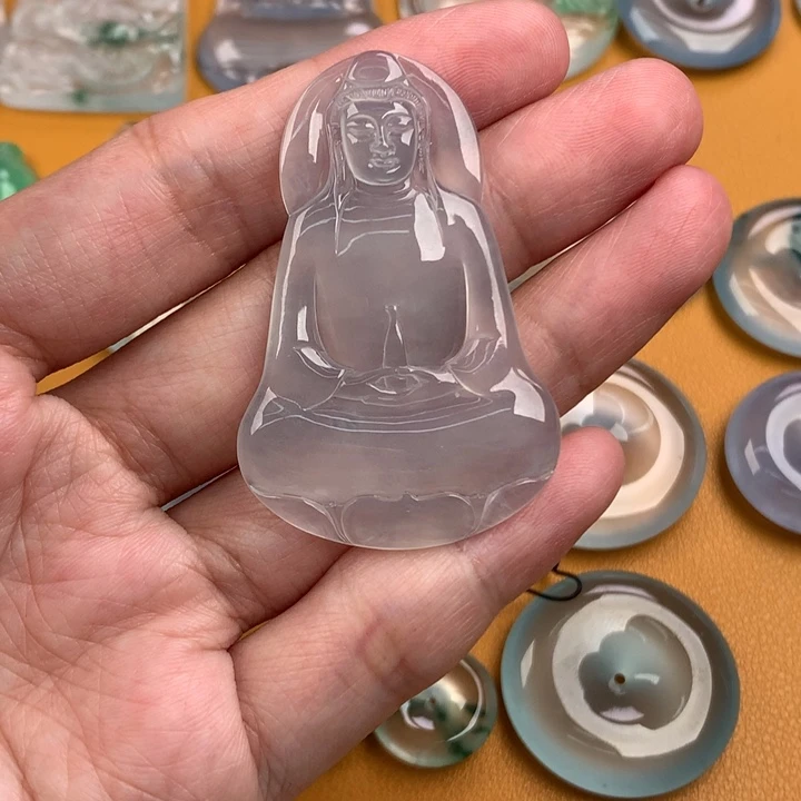 颈饰未镶嵌翡翠…..