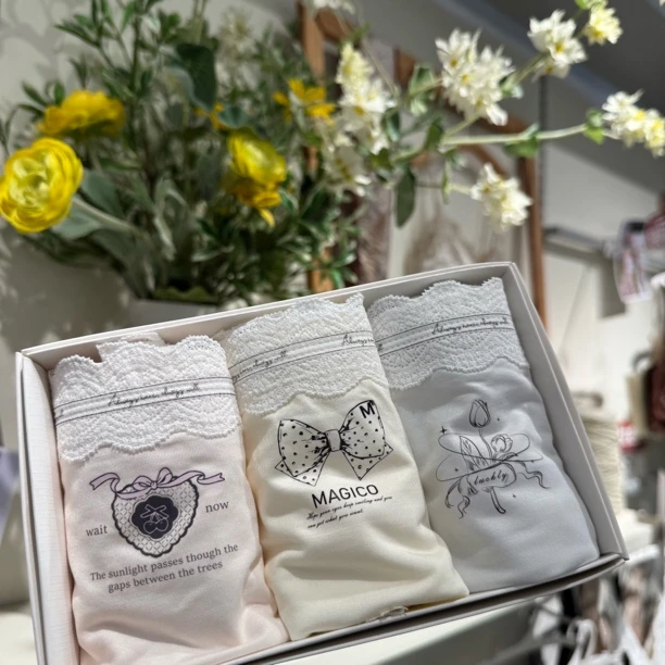 90-135斤 中腰舒适亲肤透气包臀柔软女士三角内裤短裤 山花烂漫