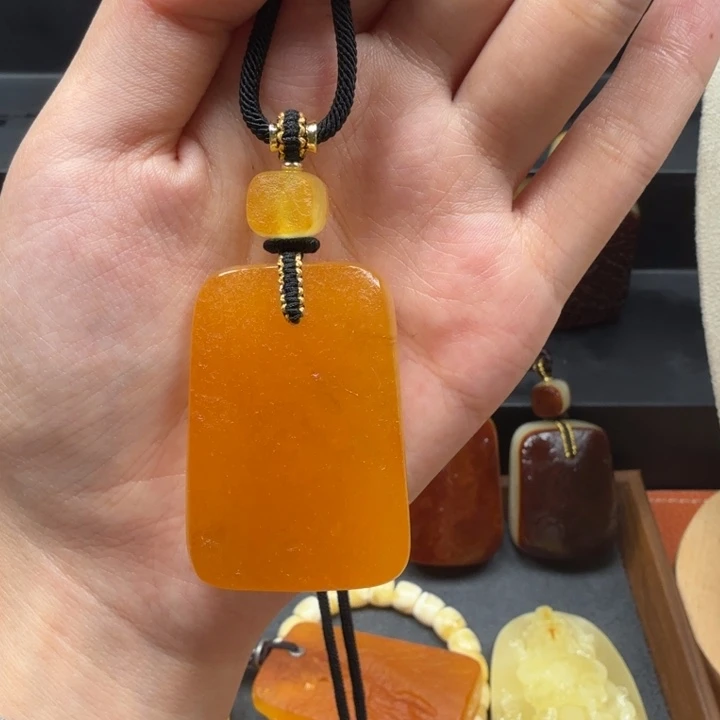 蜜蜡未镶嵌吊坠(赠链)