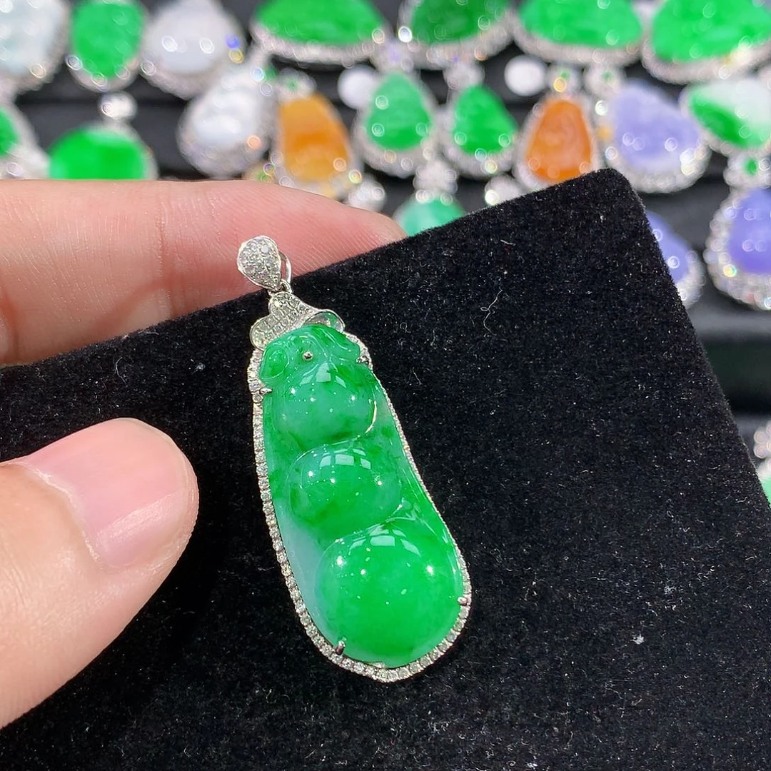 翡翠18K金镶嵌颈饰