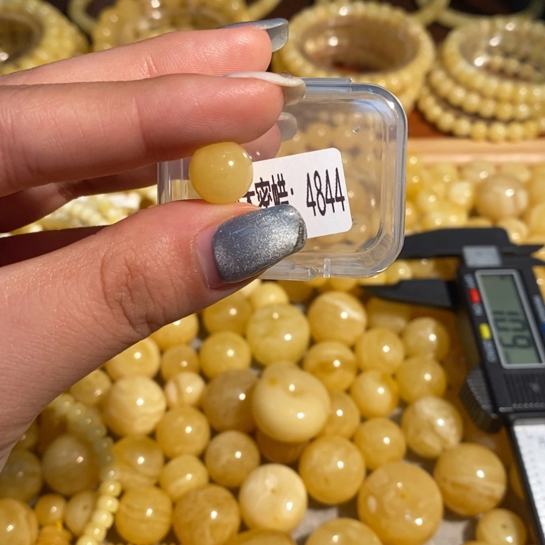 未镶嵌琥珀珠宝奇石4844