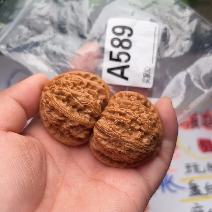 把件桃核核桃白狮子40