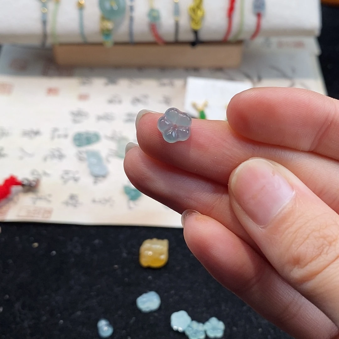 翡翠颈饰未镶嵌糖****?天然翡翠