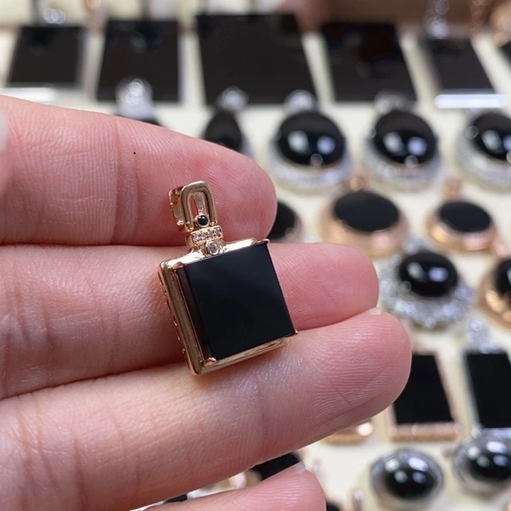 翡翠颈饰18K金镶嵌缅甸天然翡翠墨翠