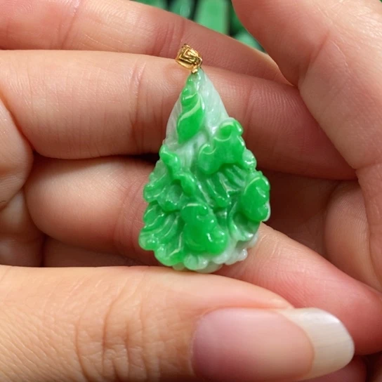 颈饰未镶嵌翡翠吊坠