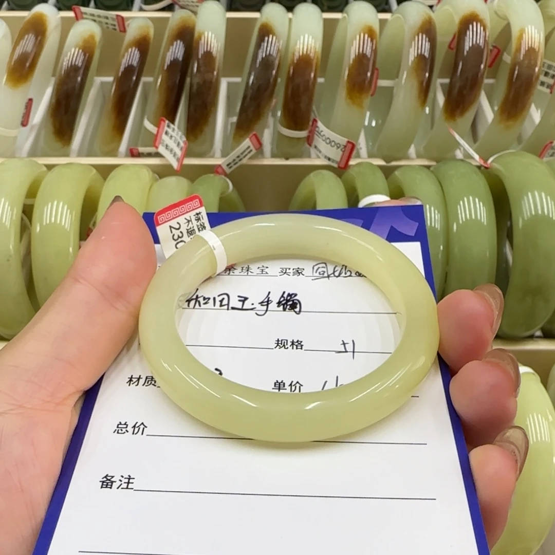 未镶嵌手镯和田玉囧*娘