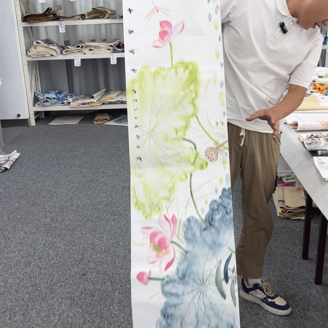 国画卖字画的小男孩