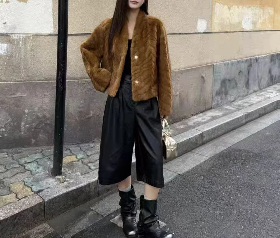 【BingSiYu】2025秋冬新款轻奢斜纹V领皮毛一体短外套