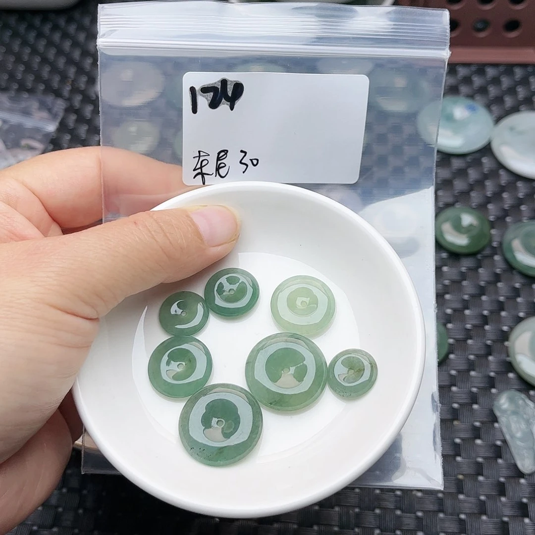 翡翠未镶嵌颈饰东*不