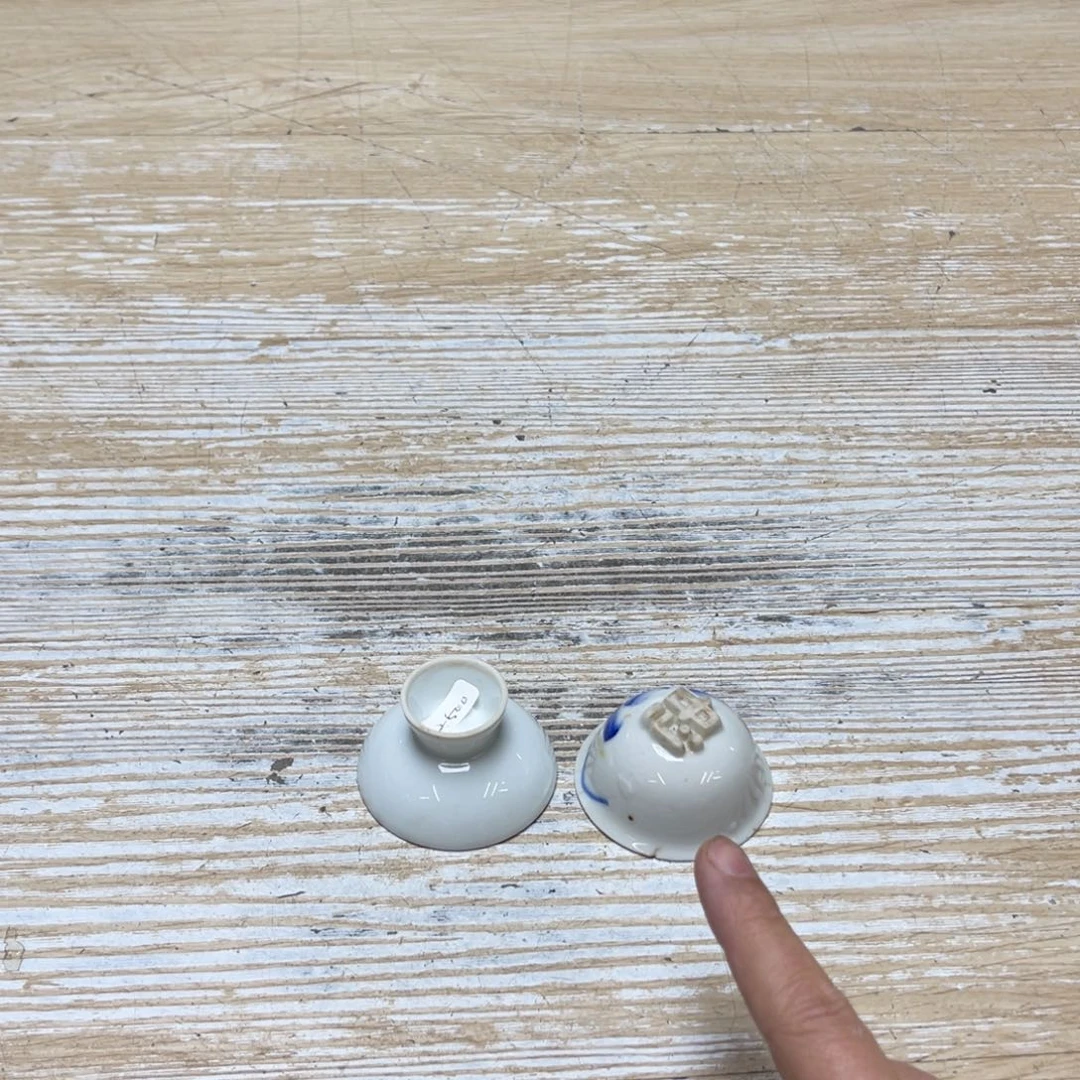 瓷片W****m密密麻麻地排列着一个