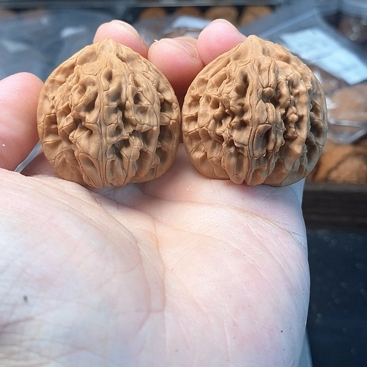 1文玩核桃龙门柱38-270