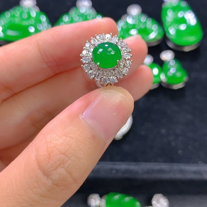 翡翠银S925镶嵌戒指一个