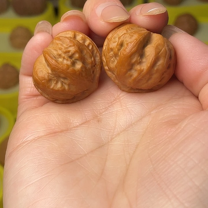 文玩核桃吊坠桃心八棱